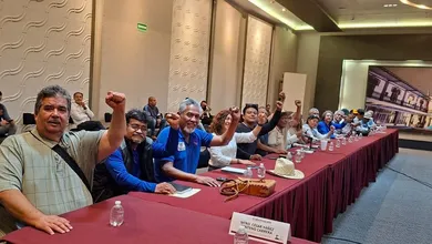 Este proyecto fue entregado a los representantes de la Coordinadora Nacional de Trabajadores de la Educación (CNTE), durante la reunión realizada la mañana de este jueves, con el fin de alcanzar acuerdos y terminar la huelga que mantienen. Foto CNTE