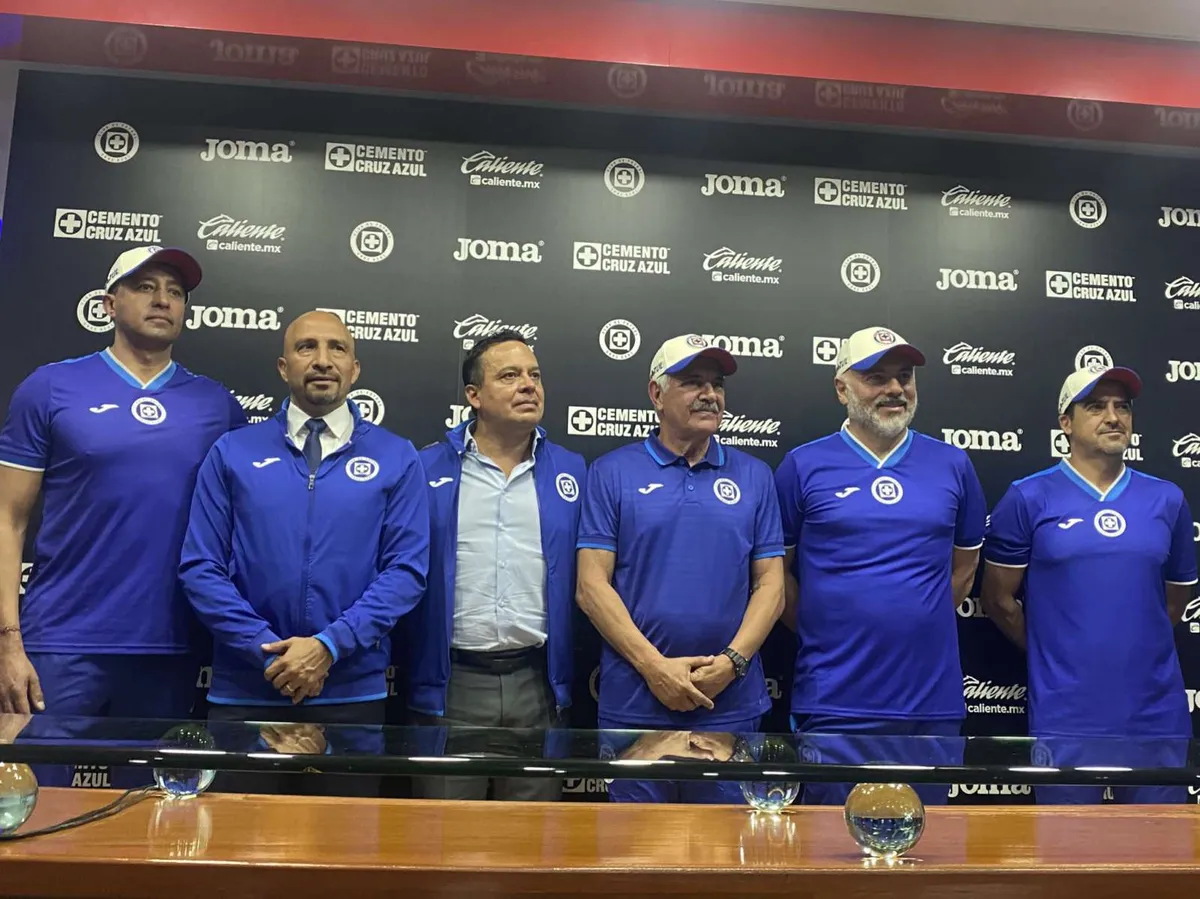 Cruz Azul presenta al ‘Tuca’ Ferreti como DT