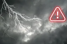 La tormenta del siglo llega con nubes negras y fuertes lluvias a más de 12 municipios tras la ola de calor en Colombia.