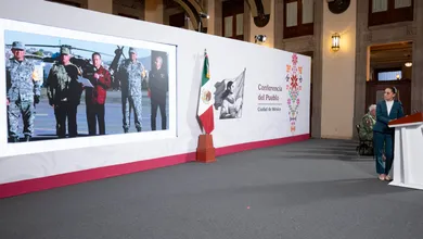 Más de 10 mil elementos del Ejército y la Marina atienden la emergencia por lluvias en México, que han dejado 64 muertos y miles de damnificados