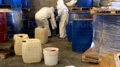 Elementos federales durante un cateo por presunto huachicoleo en Tula.