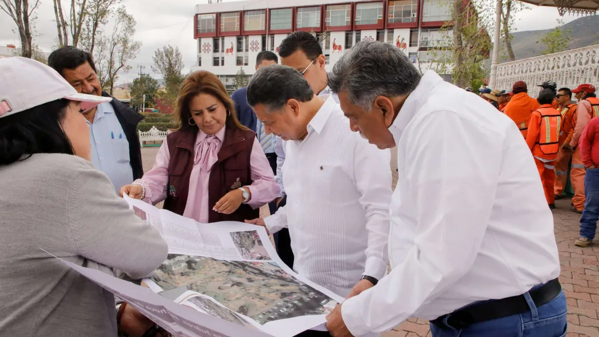 Gobernador supervisa obras en Parque de los Hombres Ilustres