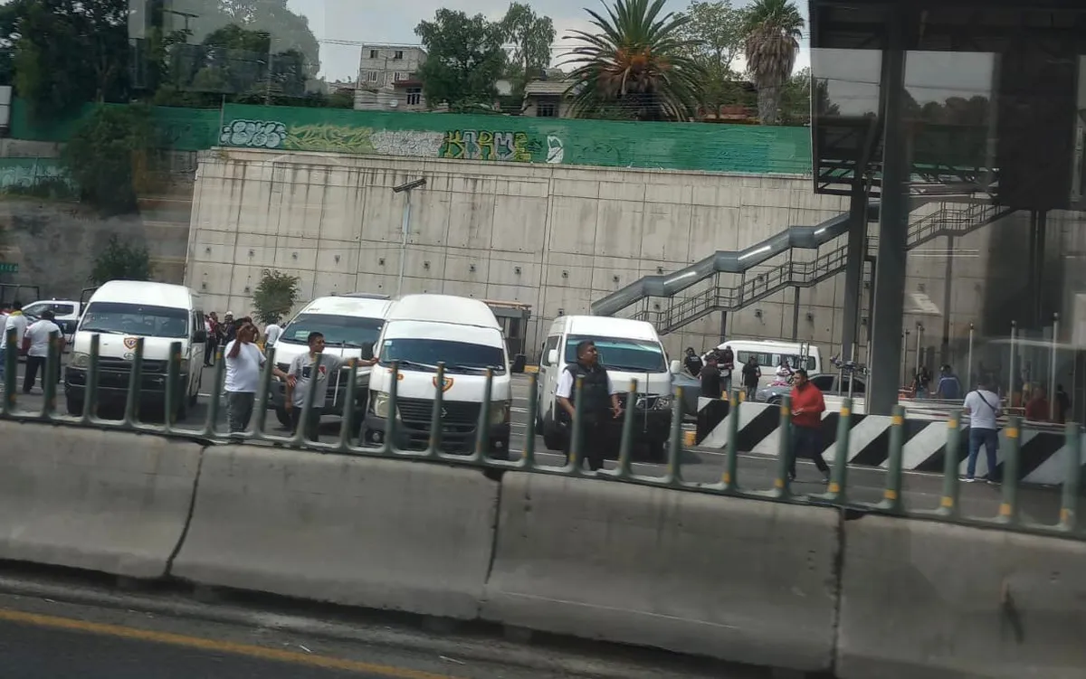 Autopista México-Pachuca: transportistas dan paso libre en caseta rumbo a CDMX