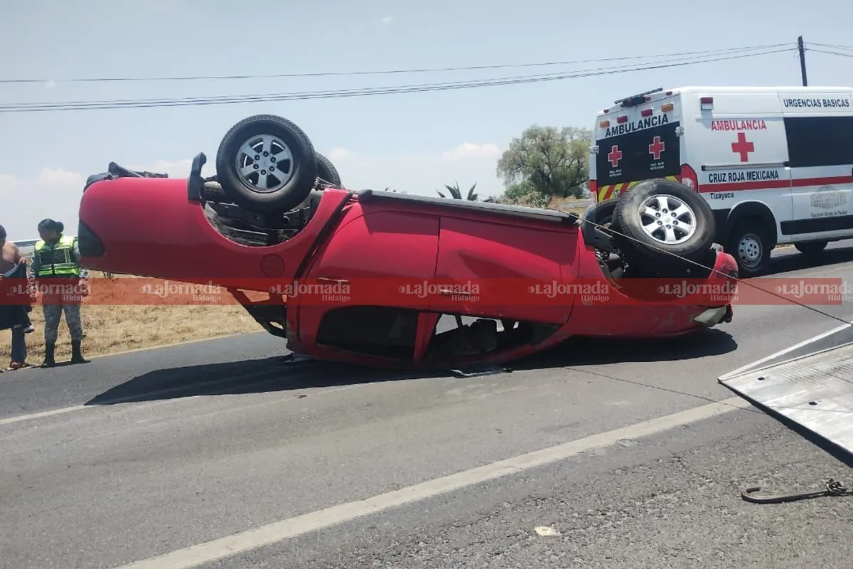 Tres personas heridas tras volcadura en la carretera México–Pachuca