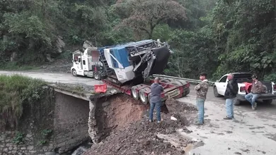 Fallaron las maniobras para retirar la pesada unidad en Piedras Negras y la Otomí-Tepehua continúa incomunicada