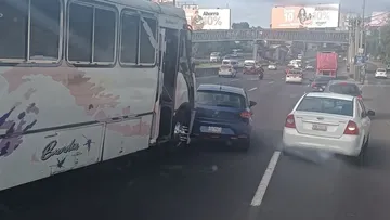 Choque de autobús provoca caos vial en la México-Pachuca; hay cierre parcial
