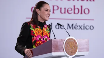 La protesta de transportistas se relaciona con un ajuste fiscal que reduce el límite de la doble deducción de peajes. Sheinbaum ofrece diálogo.