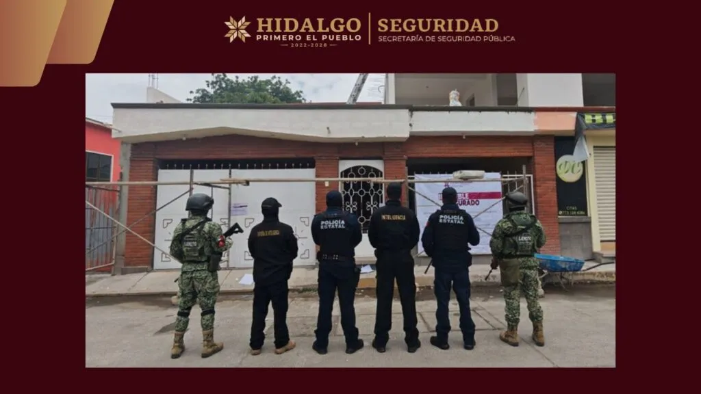 ¡Que escondidito lo tenían! Aseguran droga, cartuchos y equipo táctico tras cateo en Tezontepec