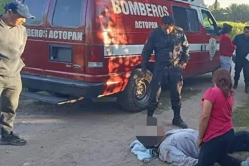 Tras accidente de motociclista, acusan deficiencias de grupos de emergencia en San Salvador