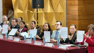 Firman 32 municipios solicitud de publicación de sus Bandos de Policía y Gobierno