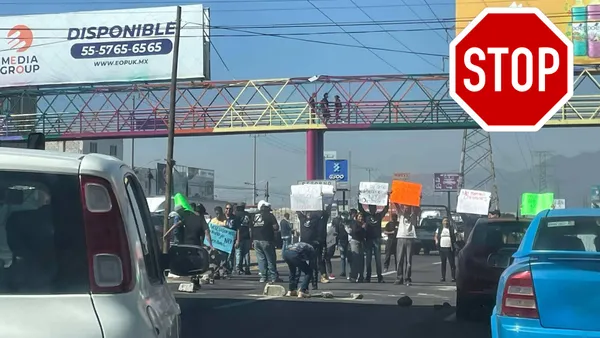 Bloqueo en la Texcoco-Lechería hoy provoca caos vial en ambos sentidos; reportan largas filas y tránsito detenido en Edomex.