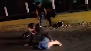 Motocicleta involucrada en accidente vial sobre el bulevar Bicentenario de Tulancingo.