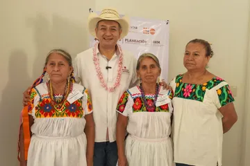 Reconocen conocimiento de las parteras en la Huasteca