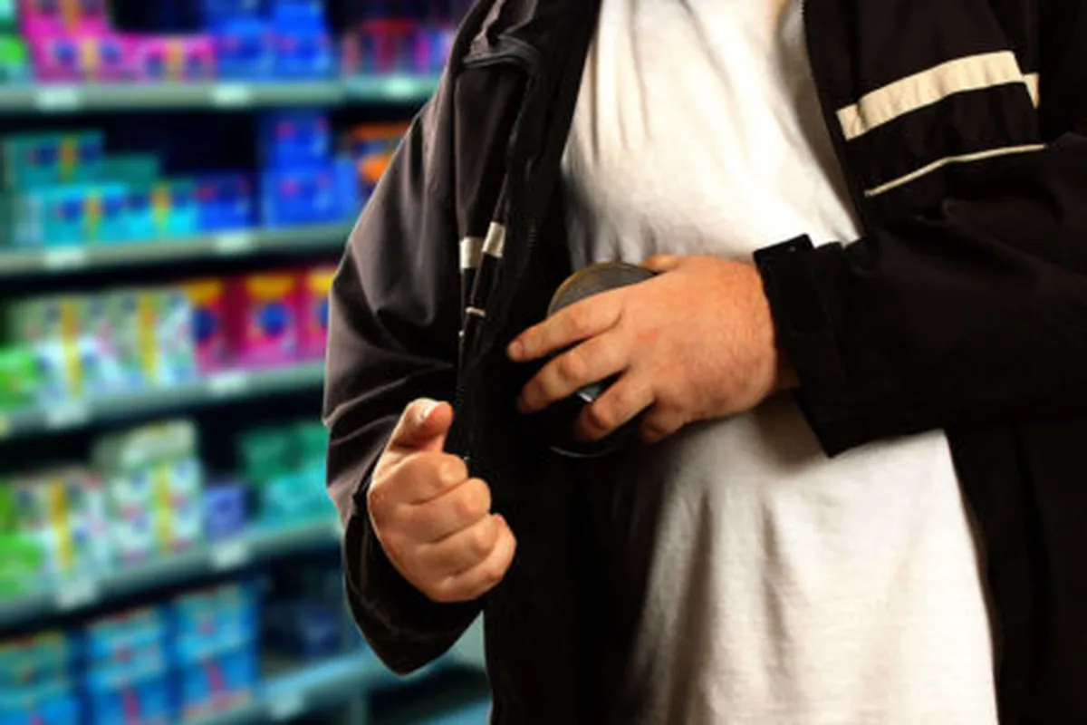 Asaltan a mujer y le roban celular en negocio de Pachuca