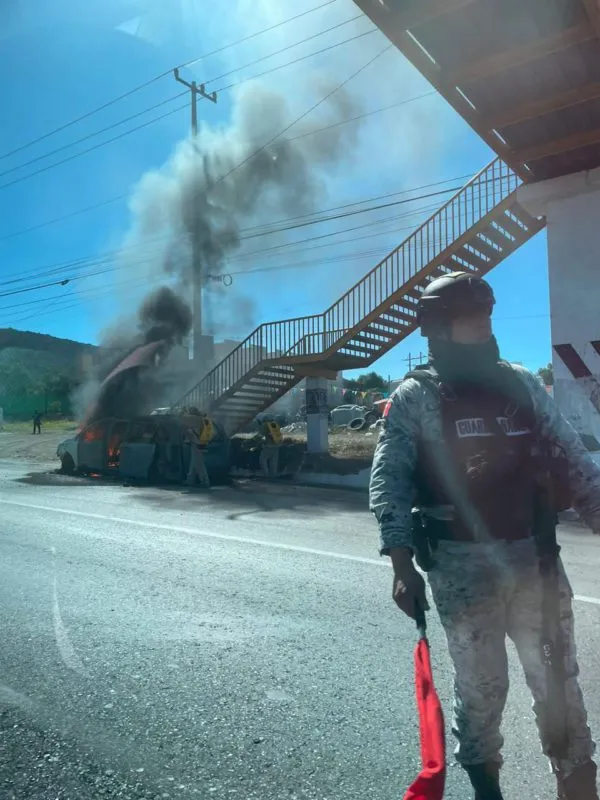 Carretera Pachuca-Actopan: se incendia camioneta