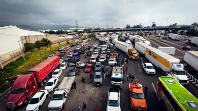 Continúan cinco bloqueos carreteros tras jornadas de protestas de transportistas y agricultores