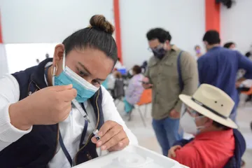 Sede del refuerzo de la vacuna Covid para adultos mayores en Mineral de la Reforma