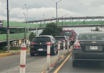 Multas por invadir carril del Tuzobús