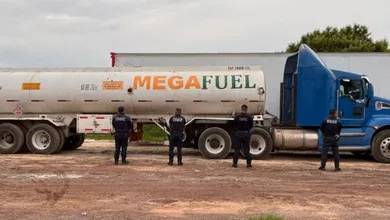 Aseguran tractocamión con 26 mil litros de huachicol en Hidalgo