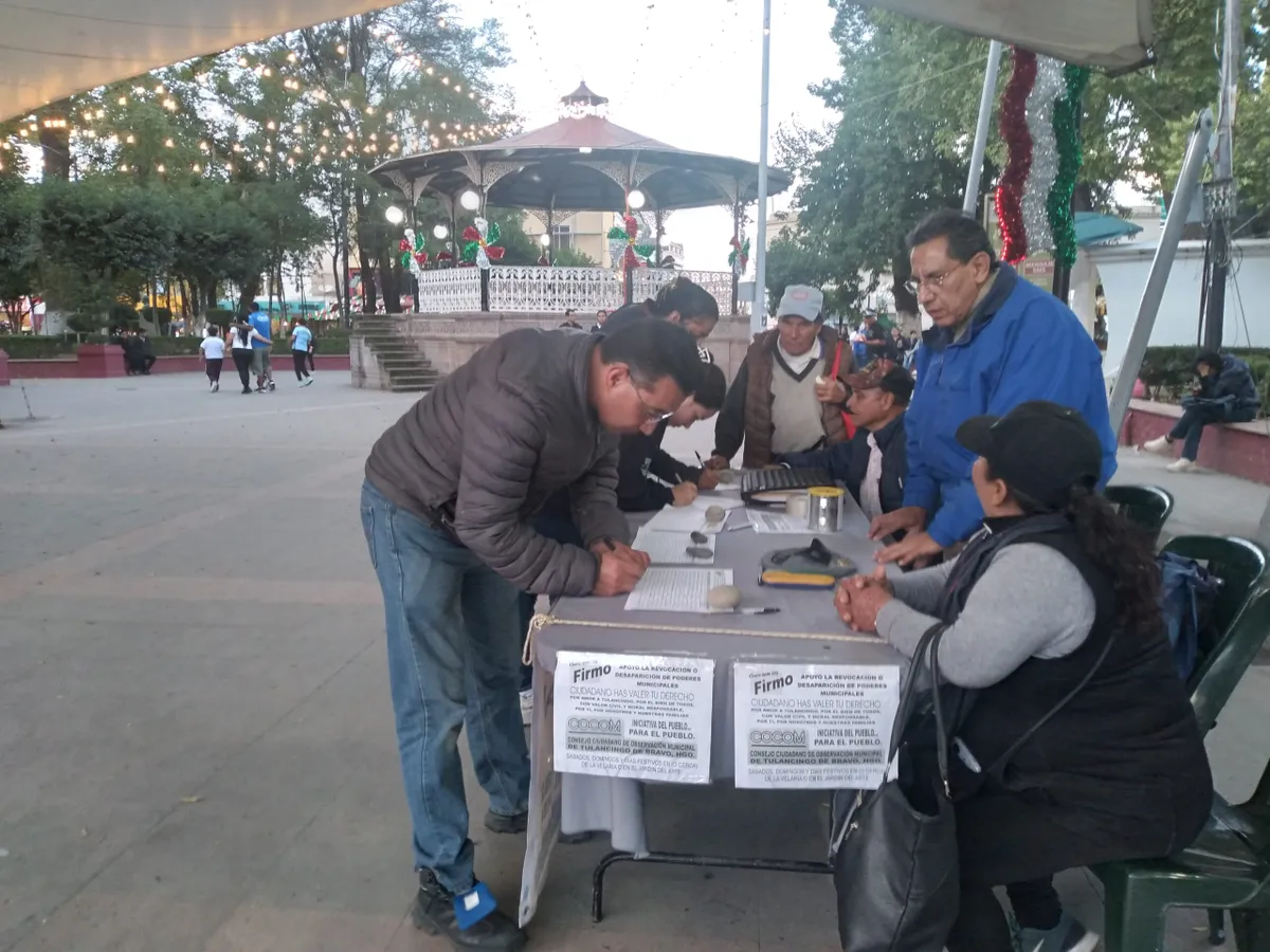 Módulo de recolección de firmas para revocar a presidenta municipal de Tulancingo