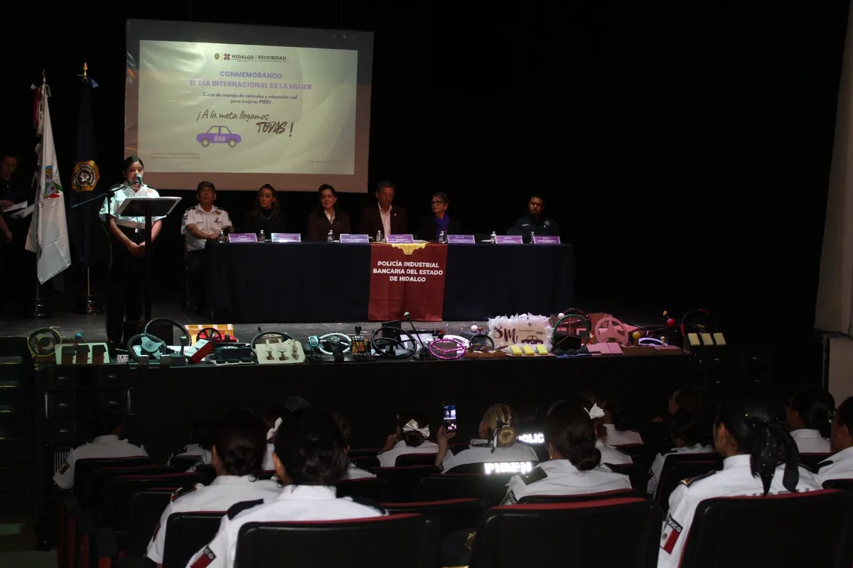 Policía Industrial Bancaria capacita a mujeres con clases de manejo