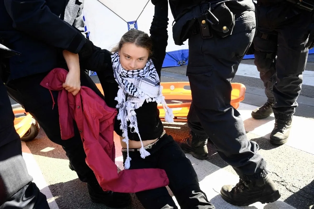 Detienen de nuevo a la activista climática Greta Thunberg