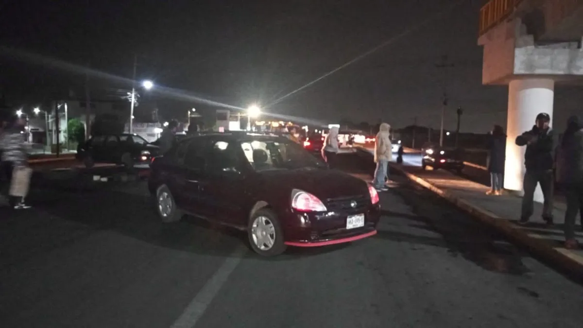 Por falta de agua habitantes de Tizayuca, cierran la carretera libre México-Pachuca