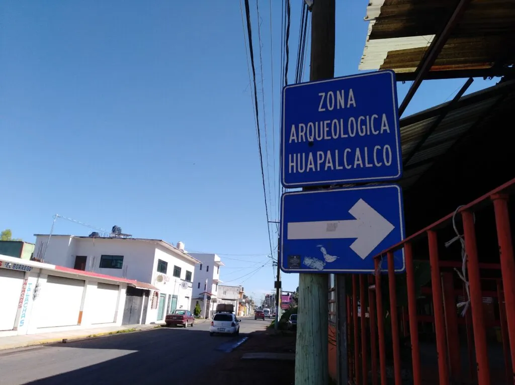 En Huapalcalco, la niñez vive entre vestigios arqueológicos y carencias básicas