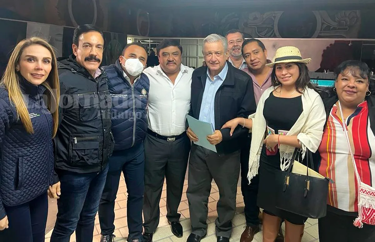 AMLO visita Tula; promete nuevo hospital del IMSS