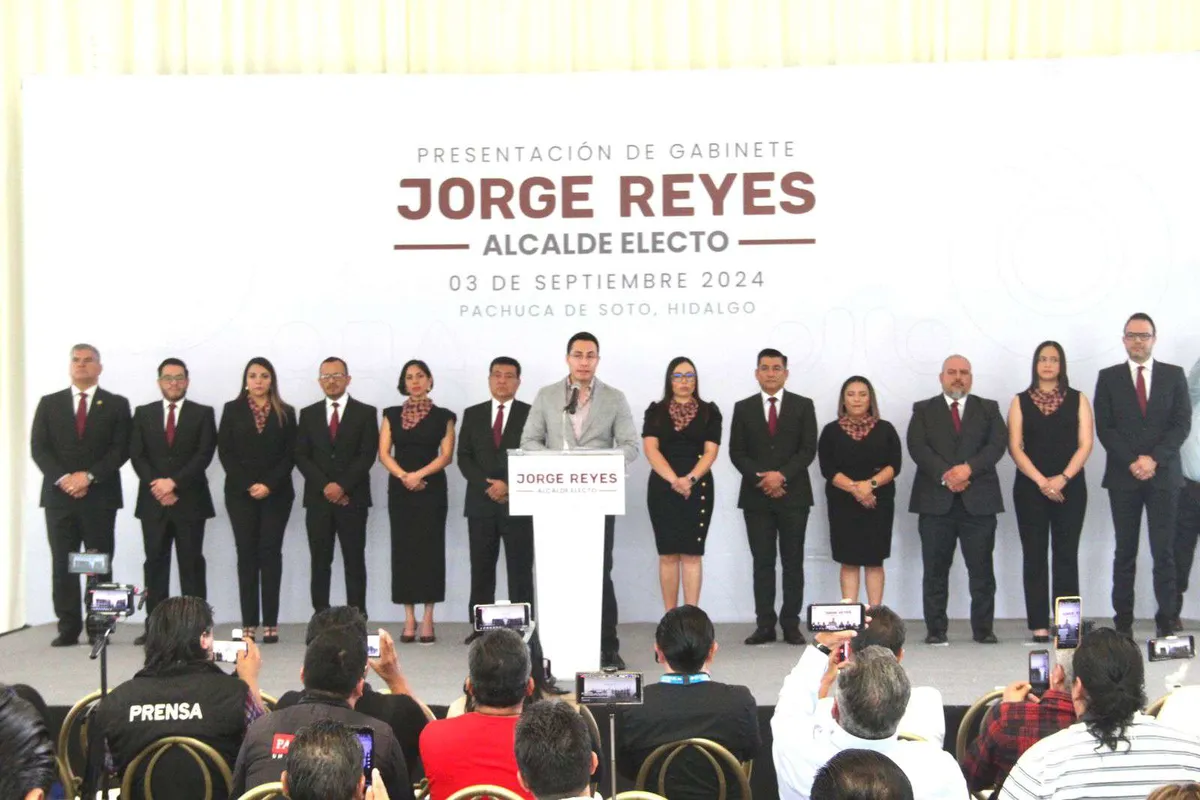 Jorge Reyes presenta a su gabinete para la alcaldía de Pachuca