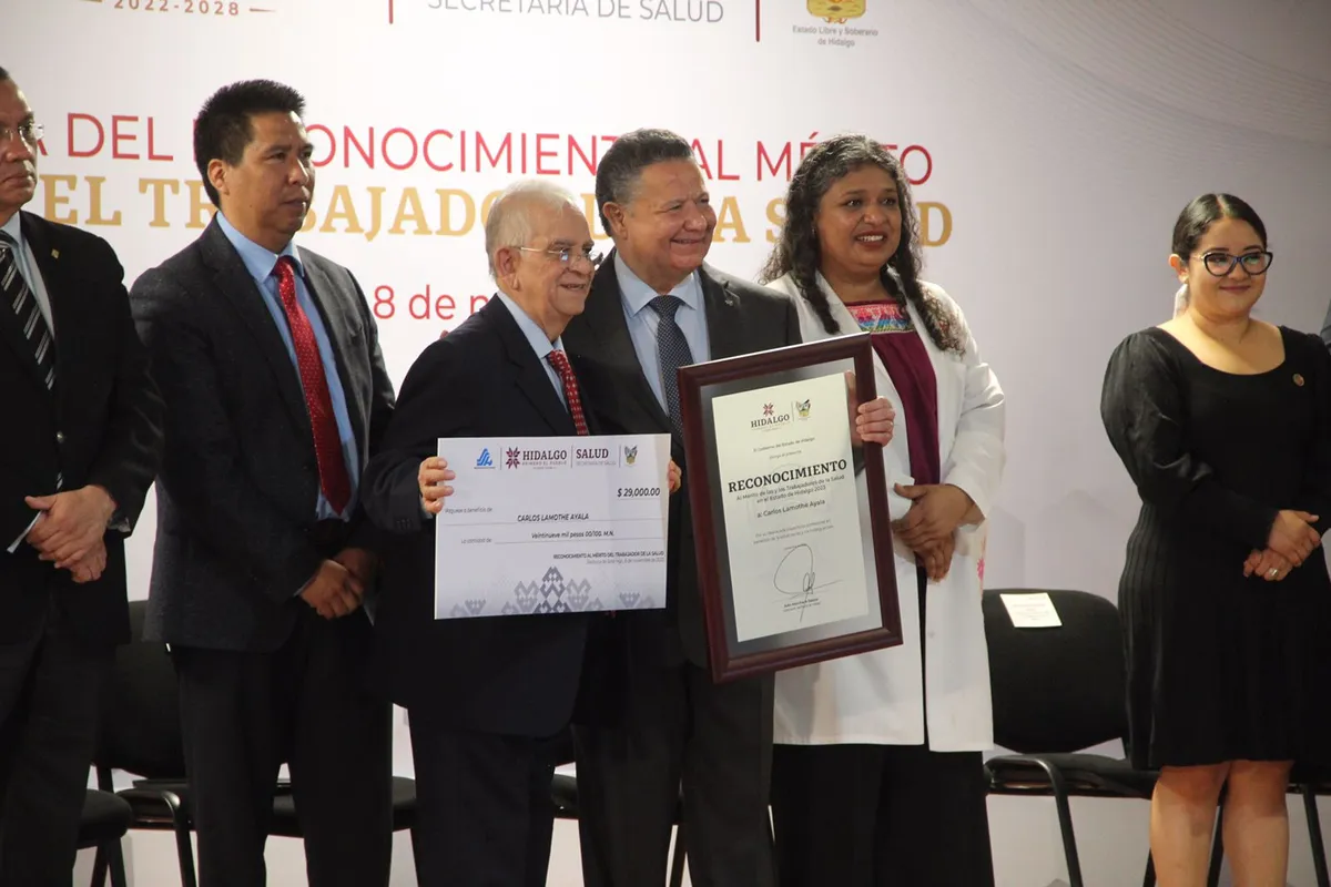 Reconocen con medallas de plata a 12 trabajadores de la Salud en Hidalgo