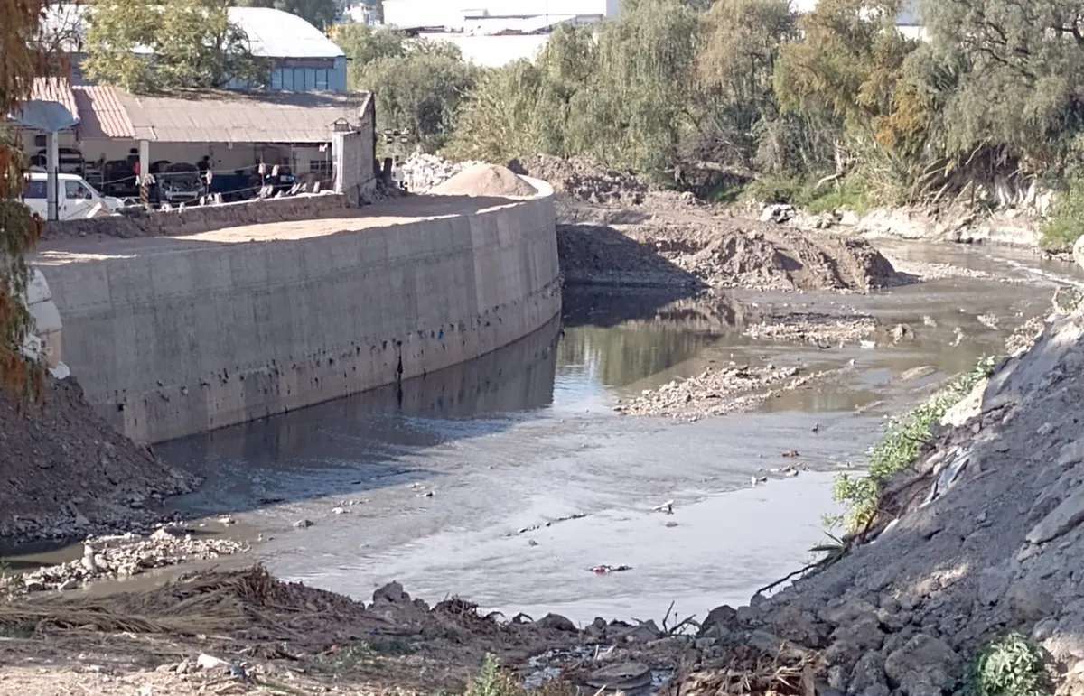 Denuncian que obras en río Tula incumplen norma ambiental