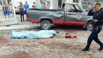 Camioneta volcada