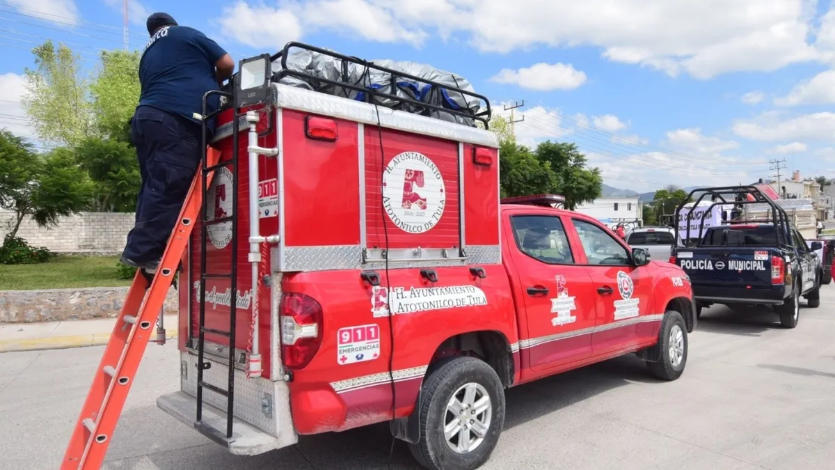 Patrulla y grúa de Atotonilco de Tula