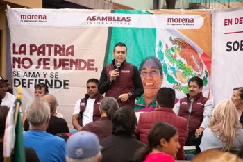 Ulises Mejía durante un encuentro con productores rurales en Zacatecas.