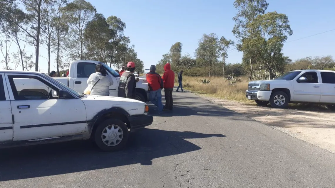 Transportistas de Chapantongo protestan por competencia desleal de AVM