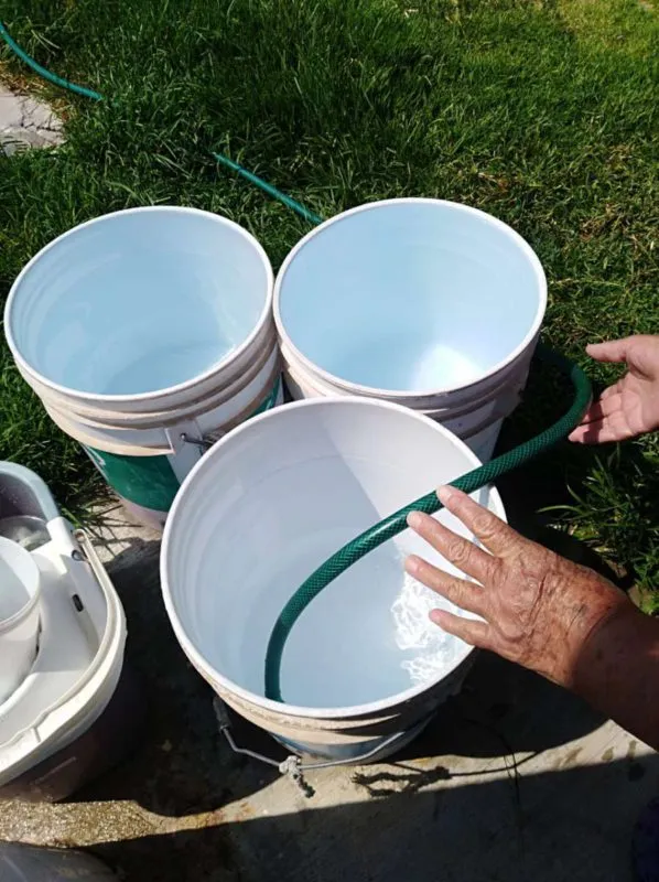 Mujeres sufren más la escasez del agua