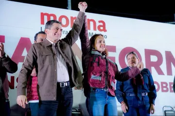 Clara Luz Flores Carrales durante un encuentro con militantes y dirigentes de Morena en Santa Catarina, Nuevo León.