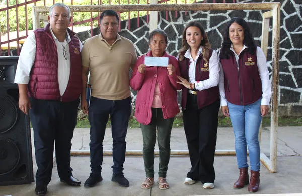 Entrega de apoyos a artesanas y artesanos afectados por lluvias en Hidalgo.