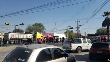 Accidente vial en San Salvador termina en bloqueo carretero