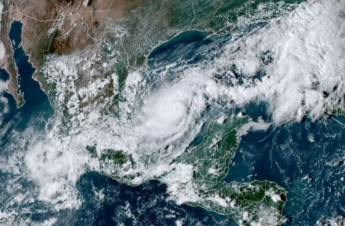 Informa Sheinbaum que Milton se convirtió en huracán categoría 1