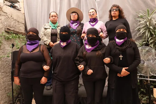 Integrantes de colectiva feminista en rueda de prensa