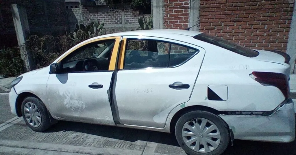 Autoridades recuperan taxi robado en Pachuca; lo hallan en Tulancingo