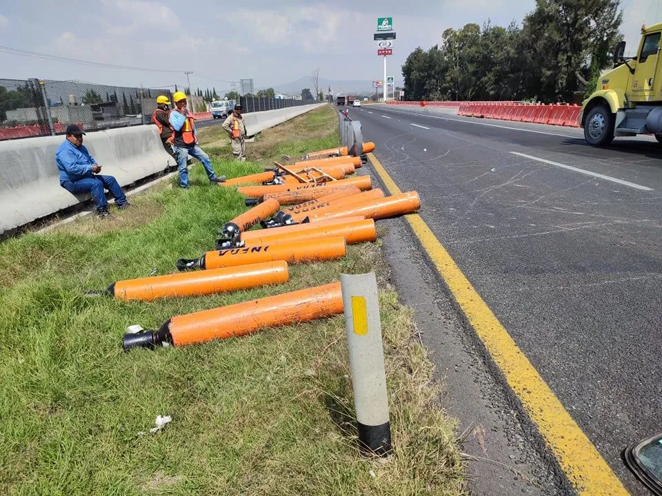 Reportan volcadura de camioneta en la México-Pachuca