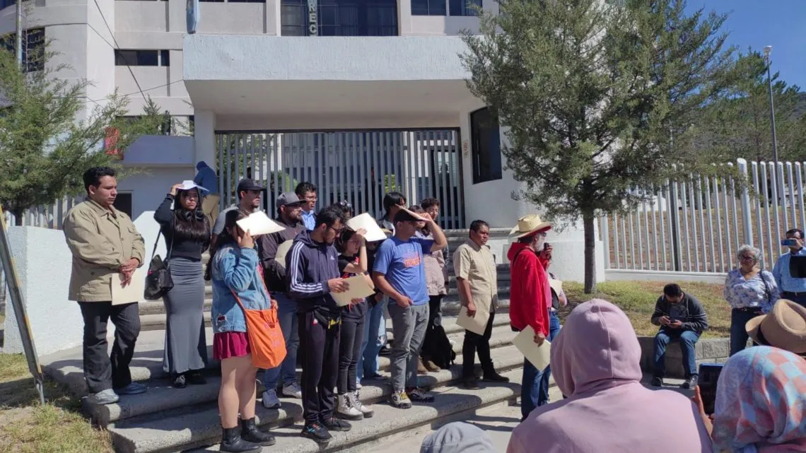 Paro UAEH: rector no recibe pliego petitorio; se entrega a defensora universitaria