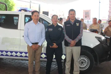 Zimapán: entregan patrulla a la policía violeta