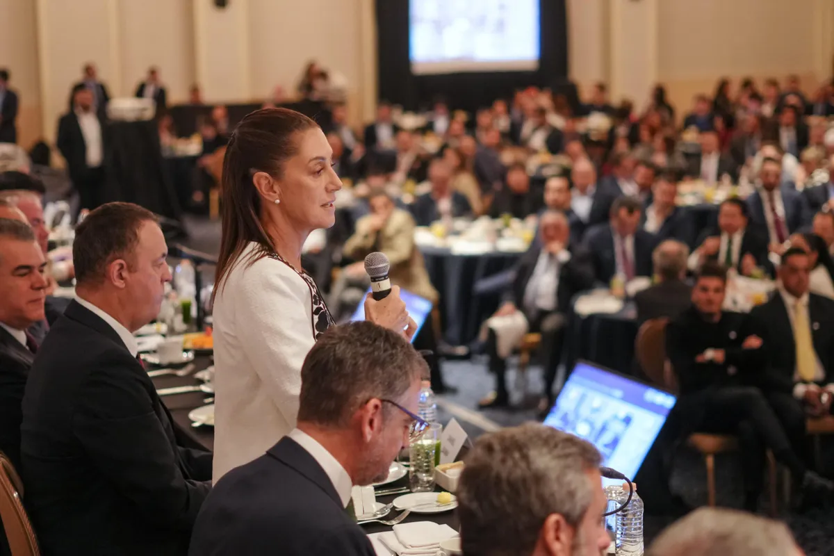 Claudia Sheinbaum se reúne con miembros de Cámaras de Comercio Internacionales