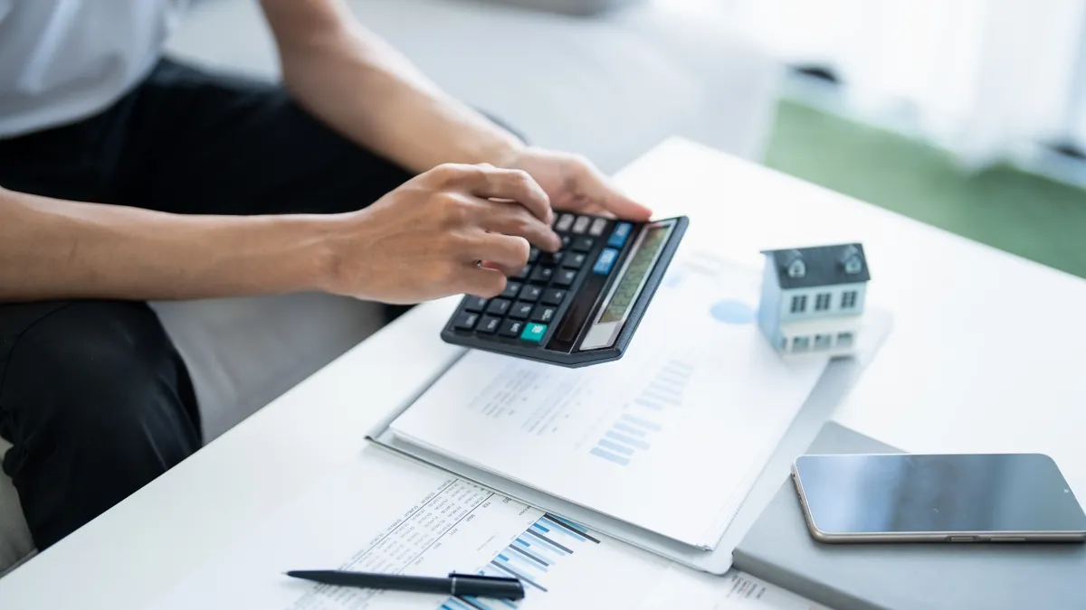 revisando gastos y presupuesto