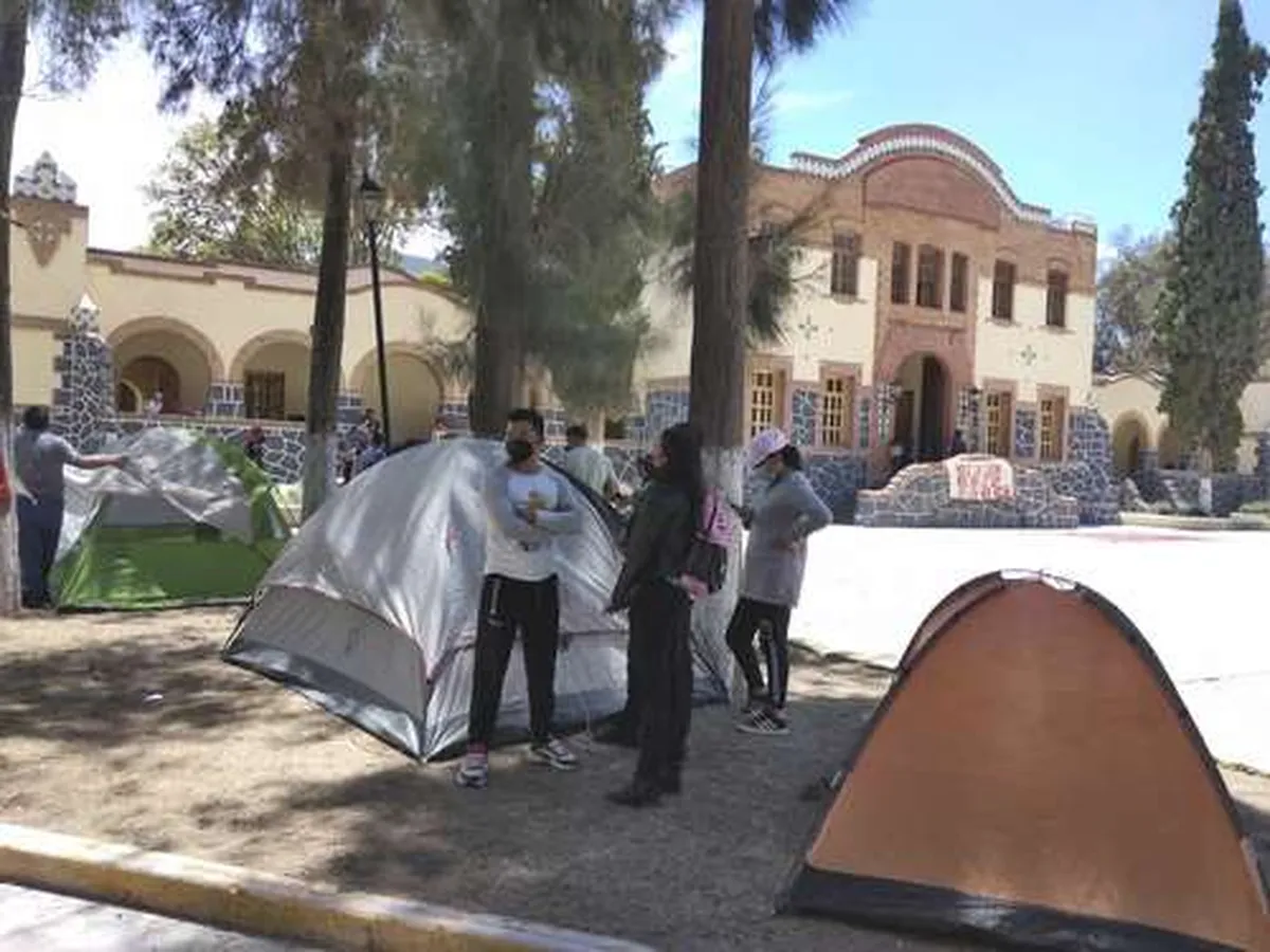 Alumnos de El Mexe exigen clases presenciales y reabrir el internado