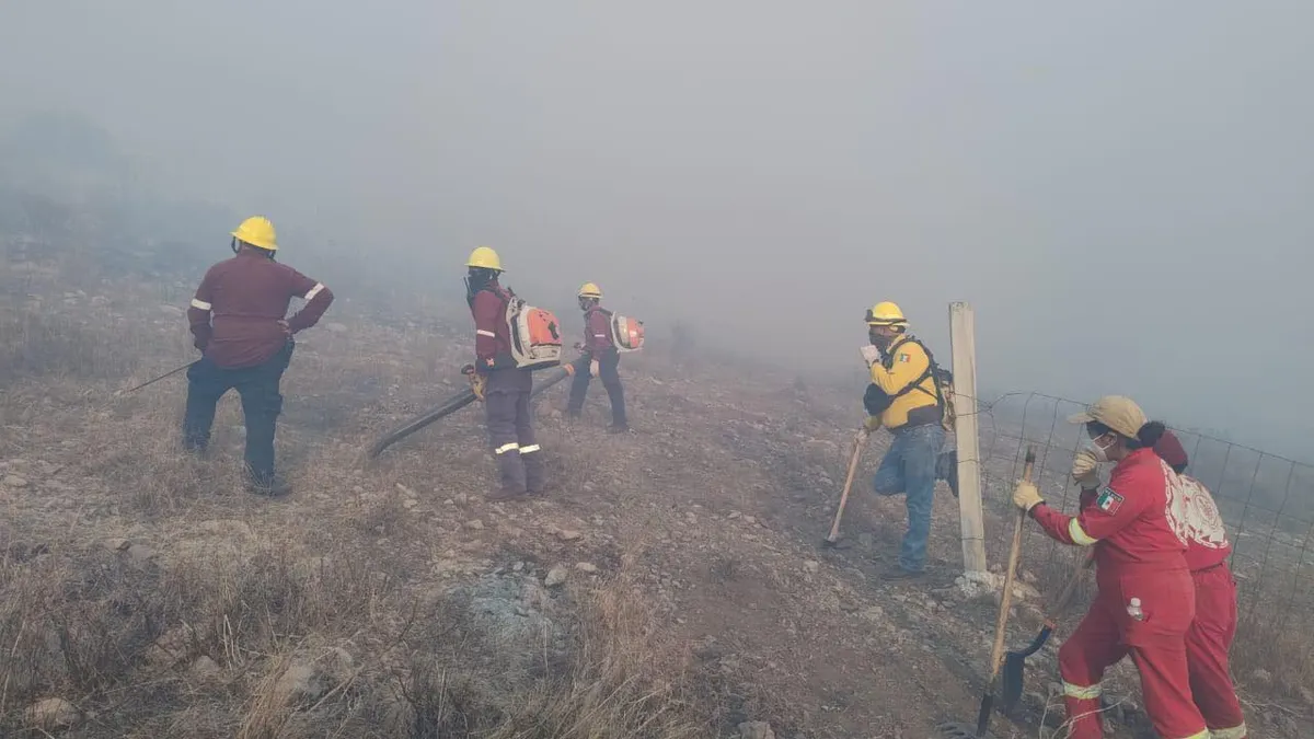Incendio activo en Cerro Gordo por segundo día; afecta calidad del aire en Pachuca
